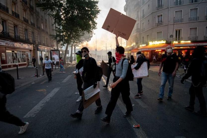 ABDdeki protestolar Fransaya sıçradı: 10 binden fazla kişi katıldı