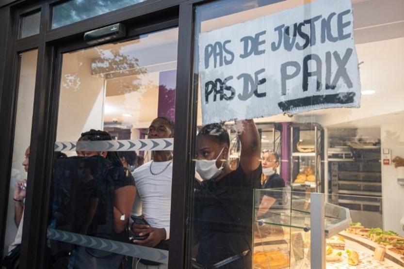 ABDdeki protestolar Fransaya sıçradı: 10 binden fazla kişi katıldı