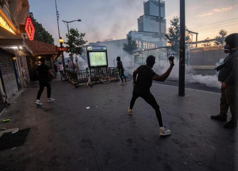 ABDdeki protestolar Fransaya sıçradı: 10 binden fazla kişi katıldı