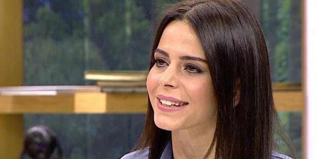 Simge Sağın son klibinin kamera arkasını ekrana getiriyor