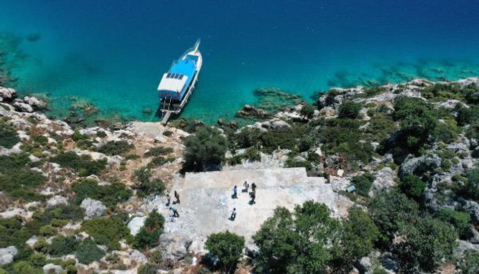 Yer: Antalya Demre Cennet koydaki kaçak villanın yıkımı tamamlandı