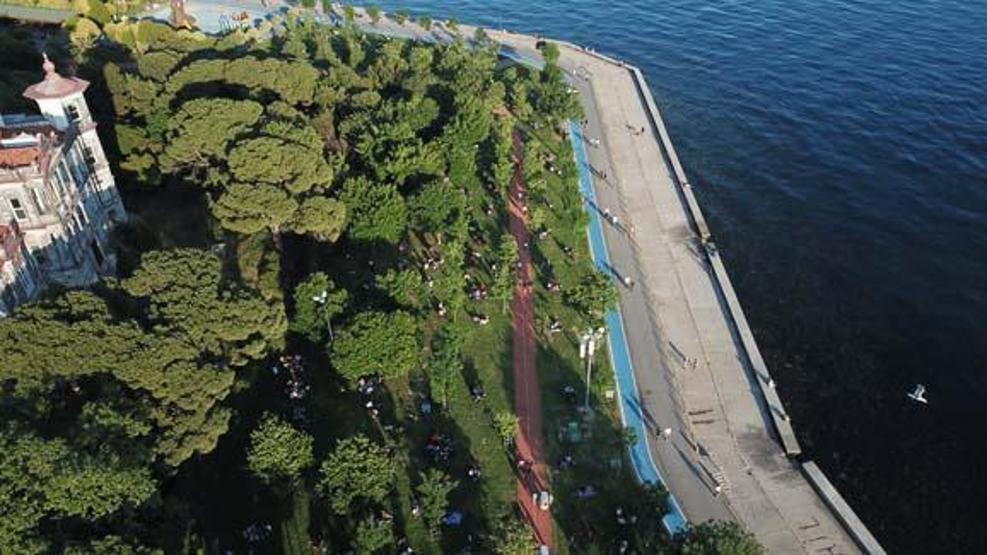 Sosyal mesafe için çizilen çemberler silinmeye başladı