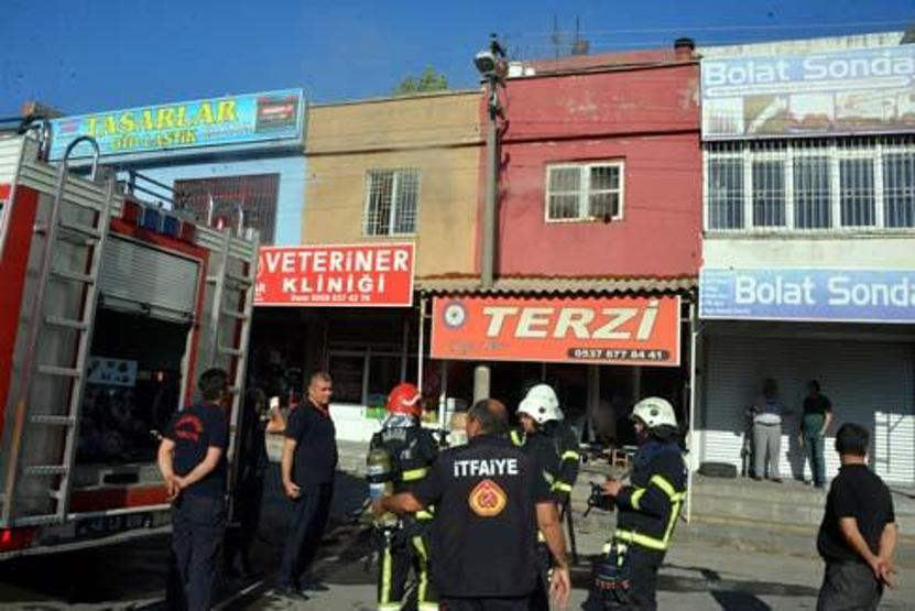 Terzide çıkan yangında 500 metre kumaş kül oldu