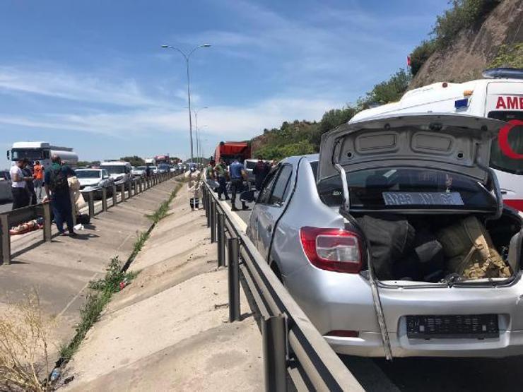 Kaza sonrası araçlardan inenlere otomobil çarptı: 7 yaralı