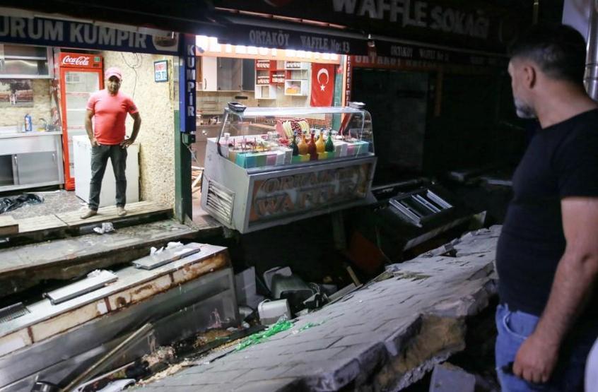 Beşiktaşta yolun çökmesi sonucu bir kişi yaralandı