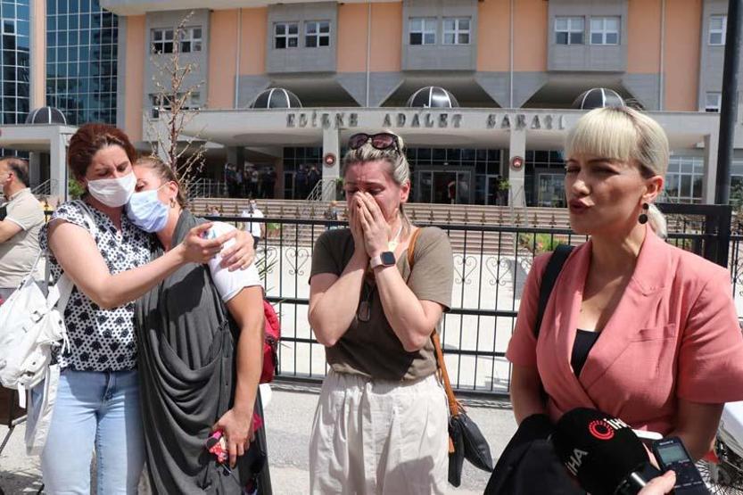 Oğlu cinsel istismar nedeniyle intihar eden anne duruşma sonrası bayıldı