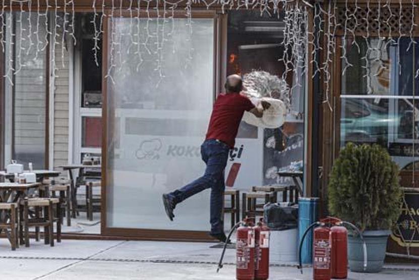 Benzinlikteki kokoreççide yangın