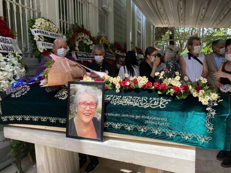 Oyuncu Ayşegül Atik son yolculuğuna uğurlandı