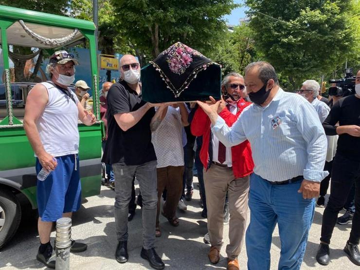 Oyuncu Ayşegül Atik son yolculuğuna uğurlandı