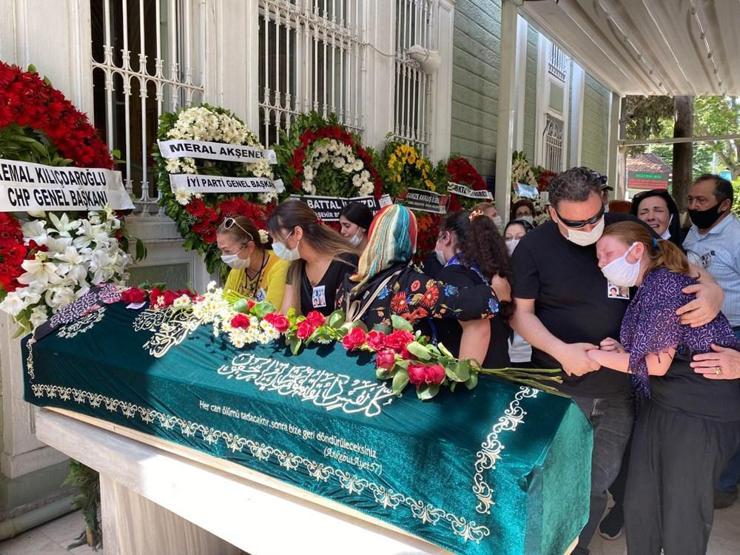 Oyuncu Ayşegül Atik son yolculuğuna uğurlandı