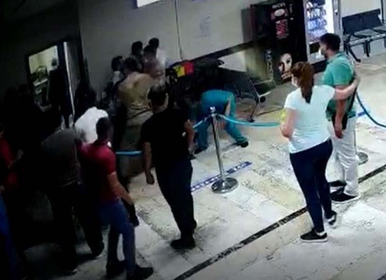 Son dakika: Koronavirüs servisinde görevli sağlık çalışanına darp