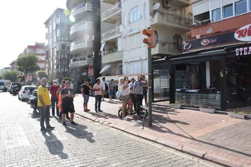 Son dakika haberi Ünlü şarkıcı Lara kaza geçirdi