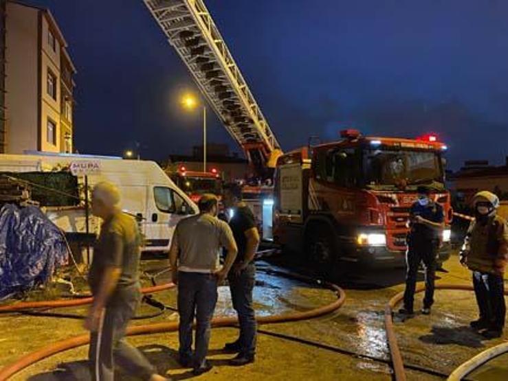 Ataşehirde ambalaj deposunda yangın paniği