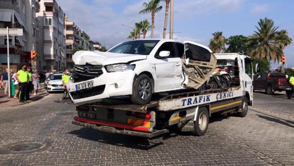 Otomobilin çarptığı şarkıcı Lara: Mucize eseri hayattayım