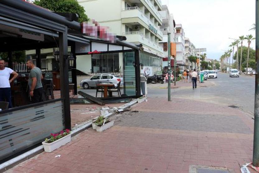 Otomobilin çarptığı şarkıcı Lara: Mucize eseri hayattayım