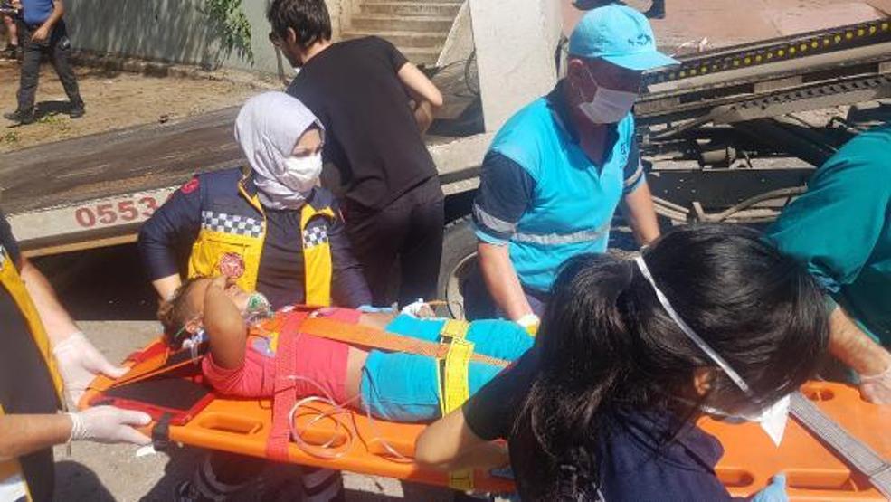 Ölüm rampasında otomobil, istinat duvarından düştü: 5 yaralı