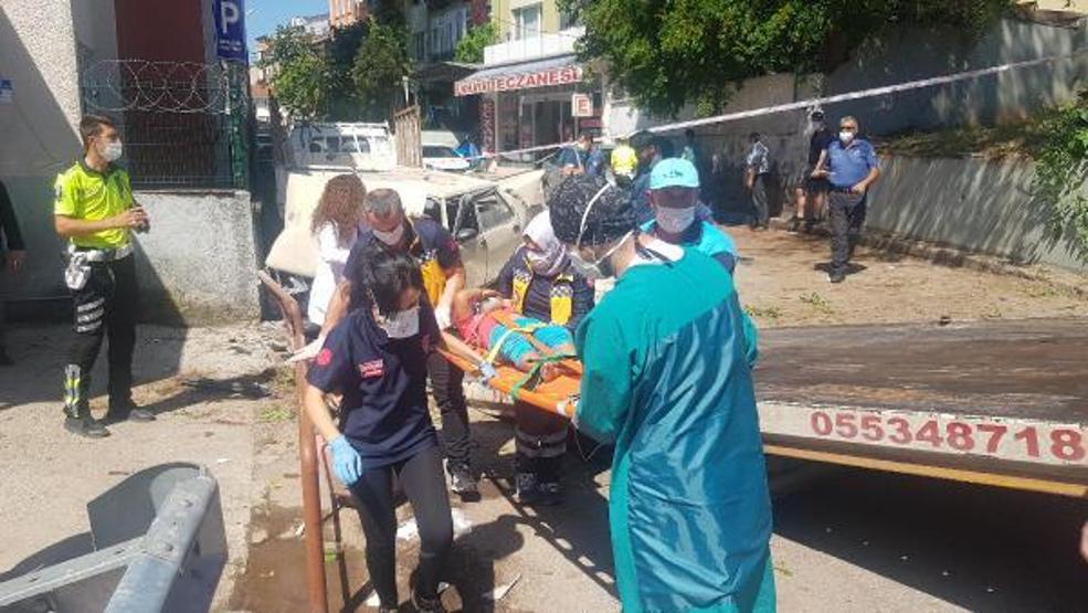 Ölüm rampasında otomobil, istinat duvarından düştü: 5 yaralı