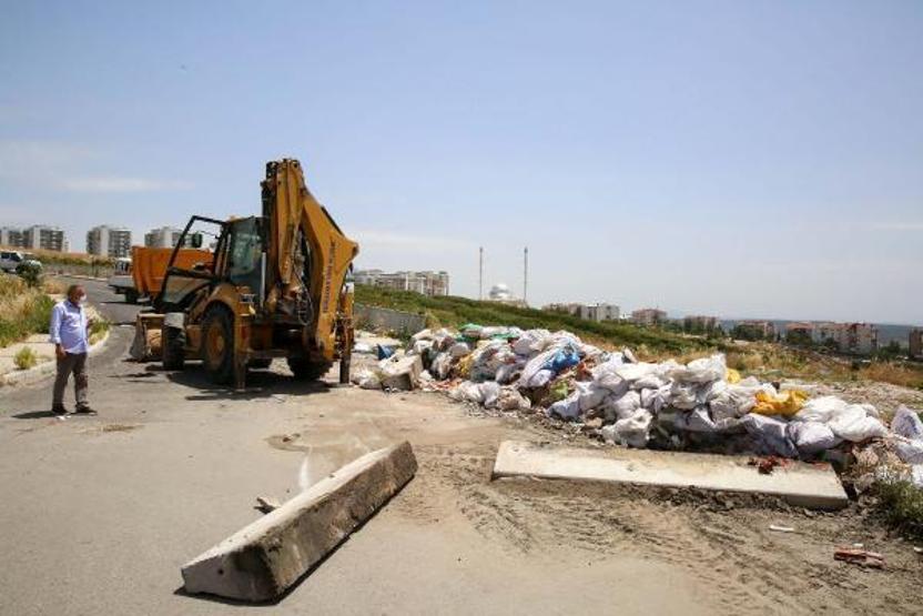 Bariyerleri kırıp doğaya 50 ton moloz döktüler