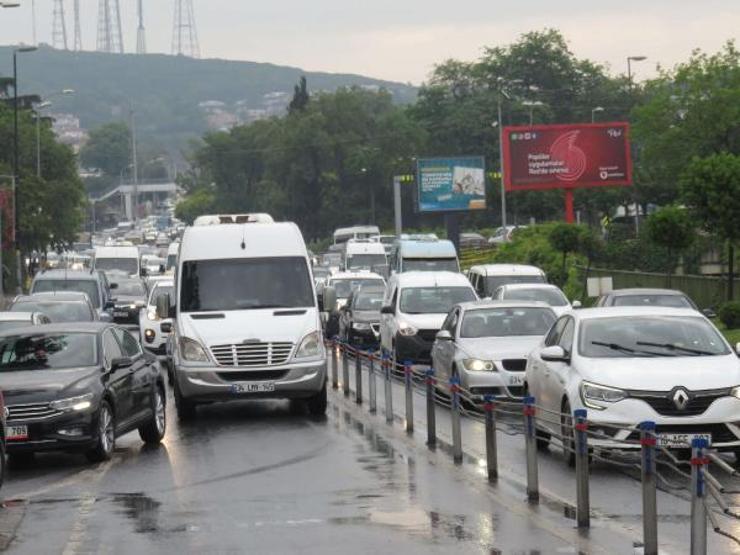 Haftanın son iş gününde İstanbul trafiğinde yoğunluk