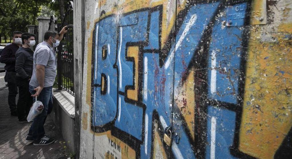Öğrenciler sınıfta, aileleri bahçede ter döktü