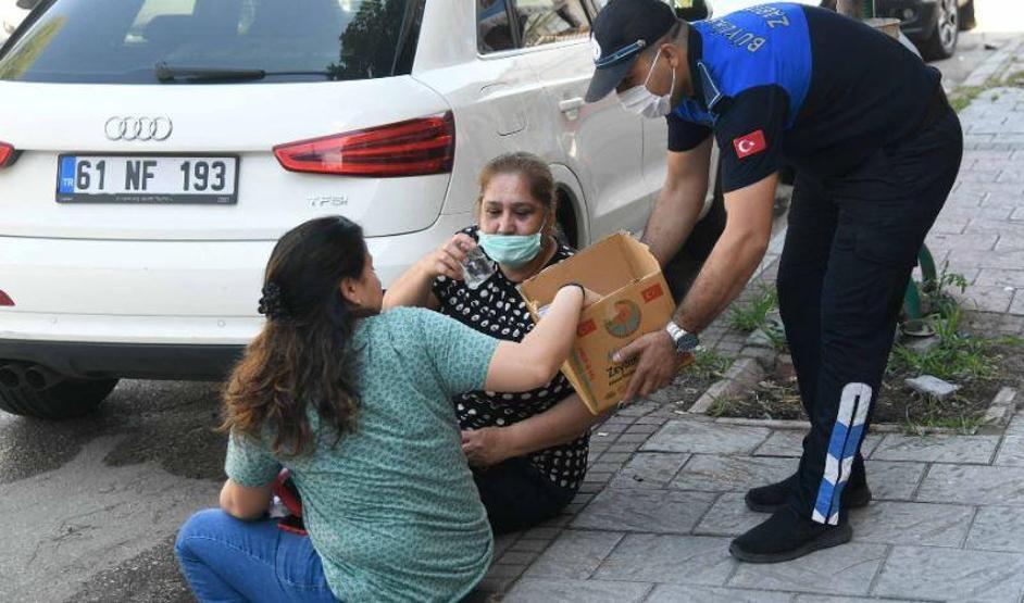Öğrenciler sınıfta, aileleri bahçede ter döktü