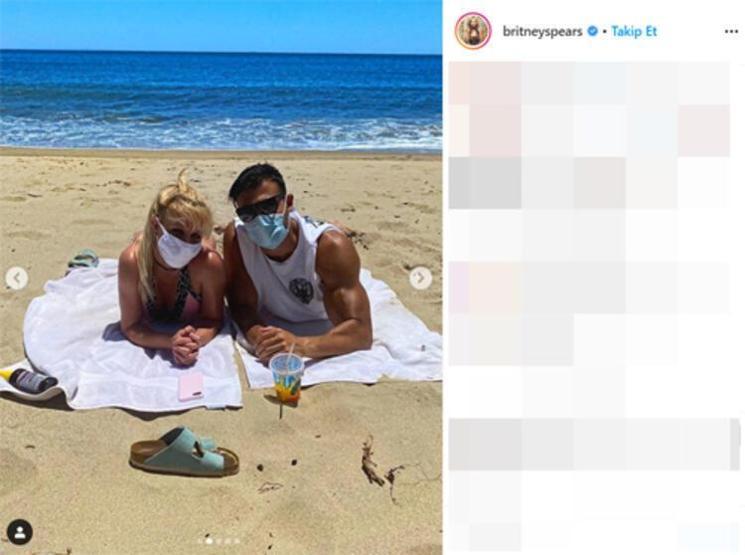 Britney Spears ve sevgilisi plajda maskeyle güneşlendi