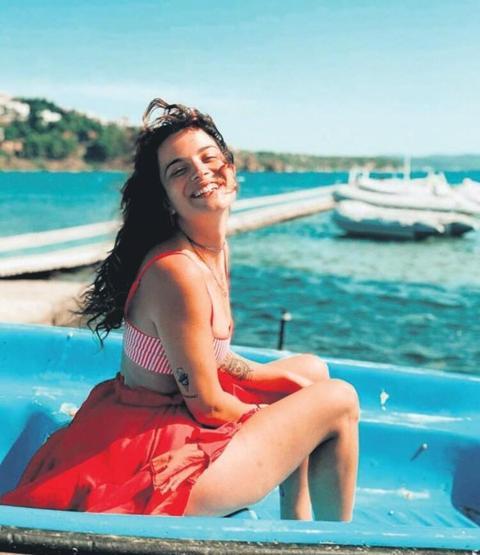 Aslı Bekiroğlu ünlüleri tiye aldı