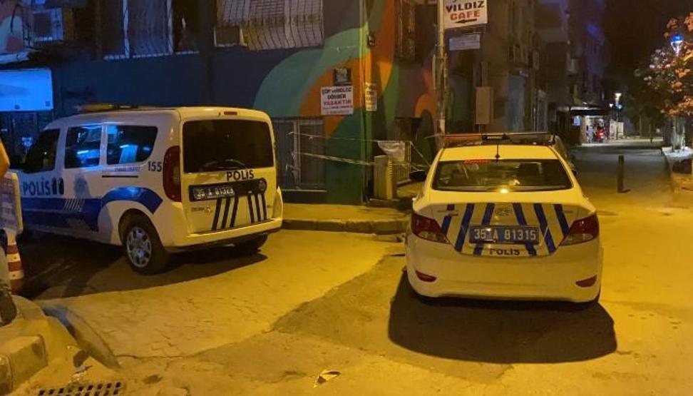 İzmirde eğlence mekanı önünde silahlı kavga: 2 yaralı