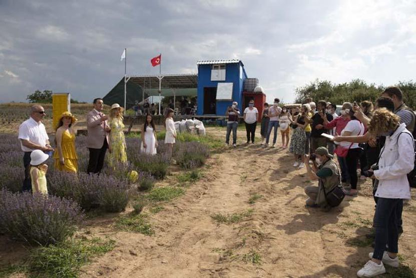 Edirnede lavanta tarlasında fotoğraf etkinliği