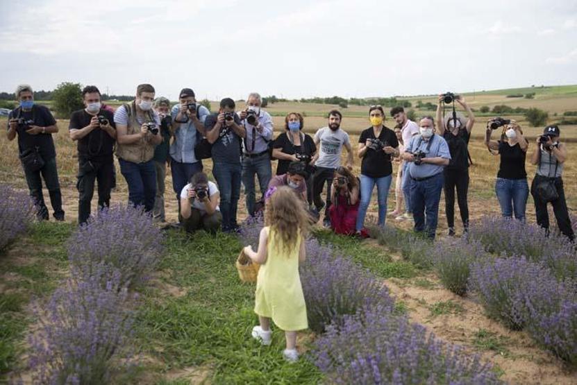 Edirnede lavanta tarlasında fotoğraf etkinliği