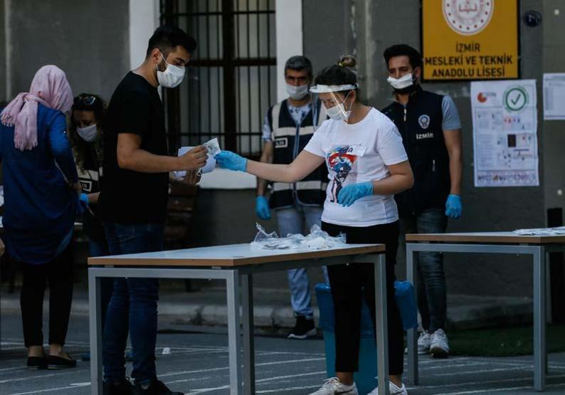 YKSde ikinci gün maratonu.. Türkiyeden sınav manzaraları