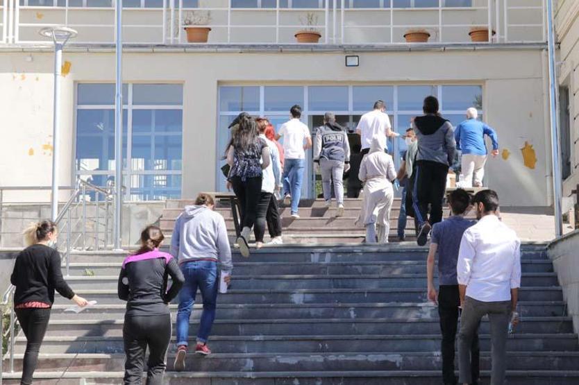 YKSde ikinci gün maratonu.. Türkiyeden sınav manzaraları
