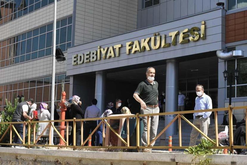 YKSde ikinci gün maratonu.. Türkiyeden sınav manzaraları