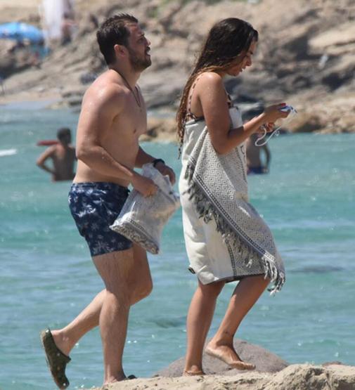 Tolga Sarıtaş sevgilisi Zeynep Mayrukla tatilde
