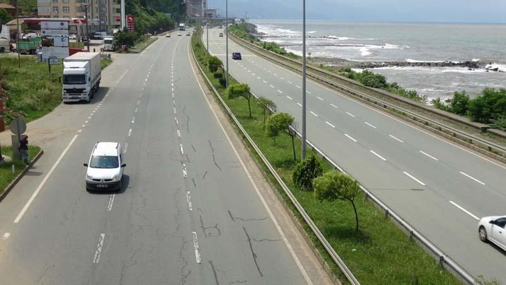 Karadeniz Sahil Yolunda çatlak tehlikesi