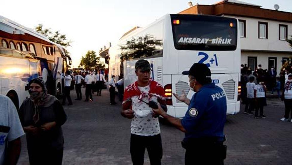 Asker uğurlamasında sosyal mesafe unutuldu