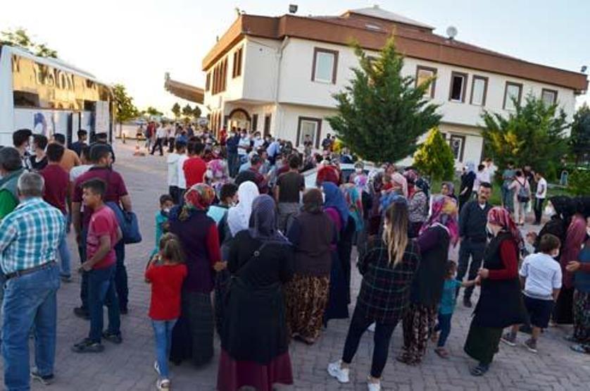 Asker uğurlamasında sosyal mesafe unutuldu