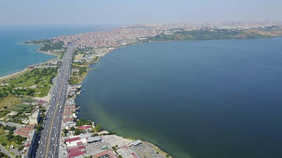 Küçükçekmece Gölündeki son durum havadan görüntülendi