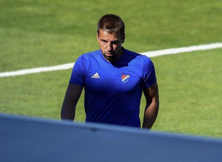 Milan Baros gözyaşlarıyla veda etti