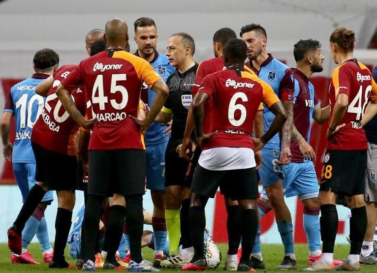 Trabzonspor Galatasarayı yarış dışında bıraktı