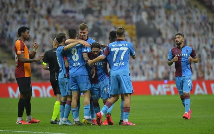 Trabzonspor Galatasarayı yarış dışında bıraktı