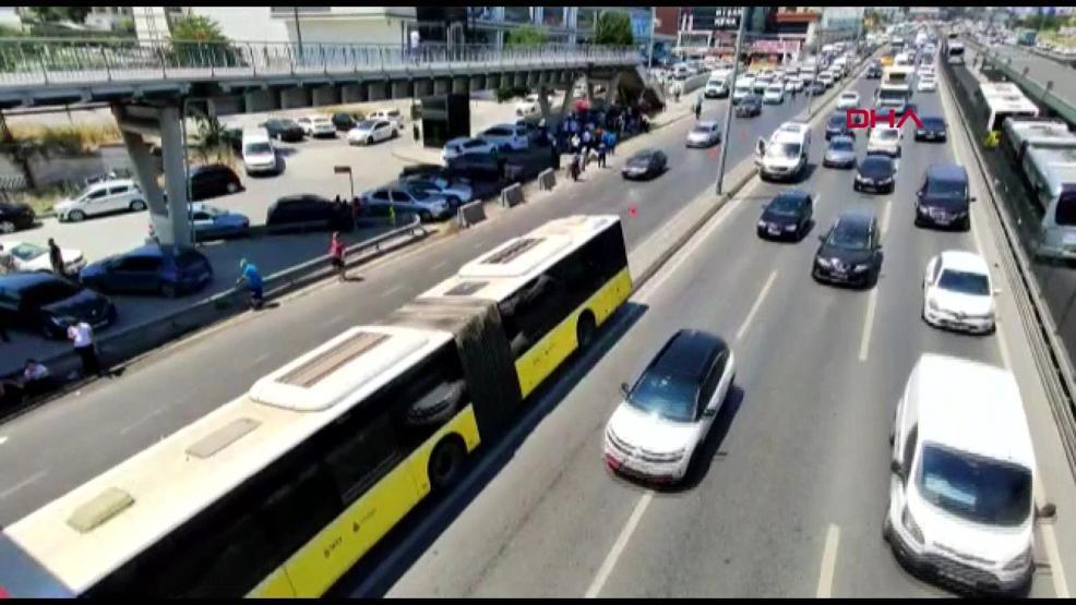 Son dakika... İstanbulda feci kaza Trafik kilitlendi...