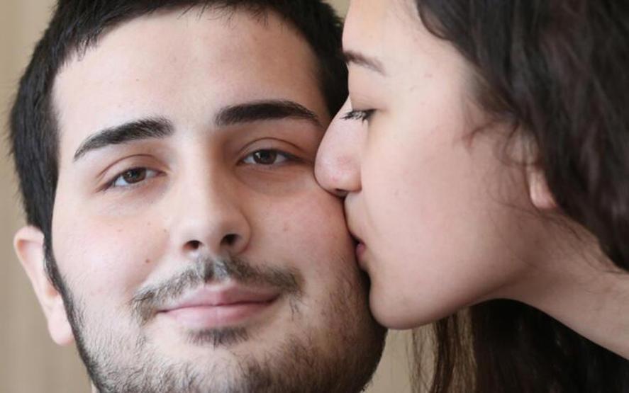 Yüzünün yarısı alınan hastaya bacağından yeni yüz yapıldı