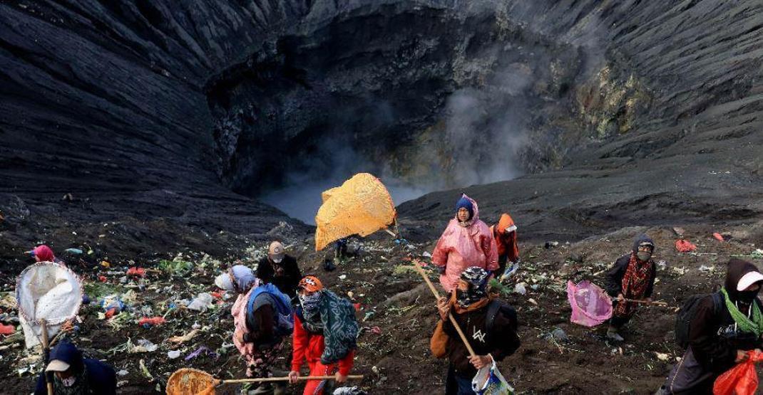 Hindu kabilesi festival için dağa tırmandı