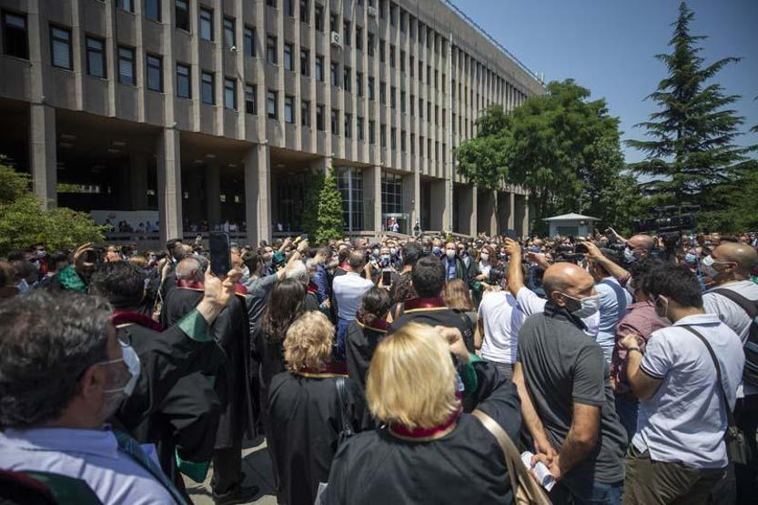 Son dakika... Ankara Barosu avukatları çoklu baro düzenlemesini protesto etti