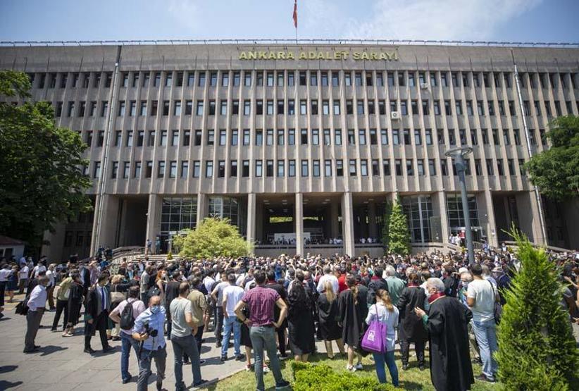 Son dakika... Ankara Barosu avukatları çoklu baro düzenlemesini protesto etti