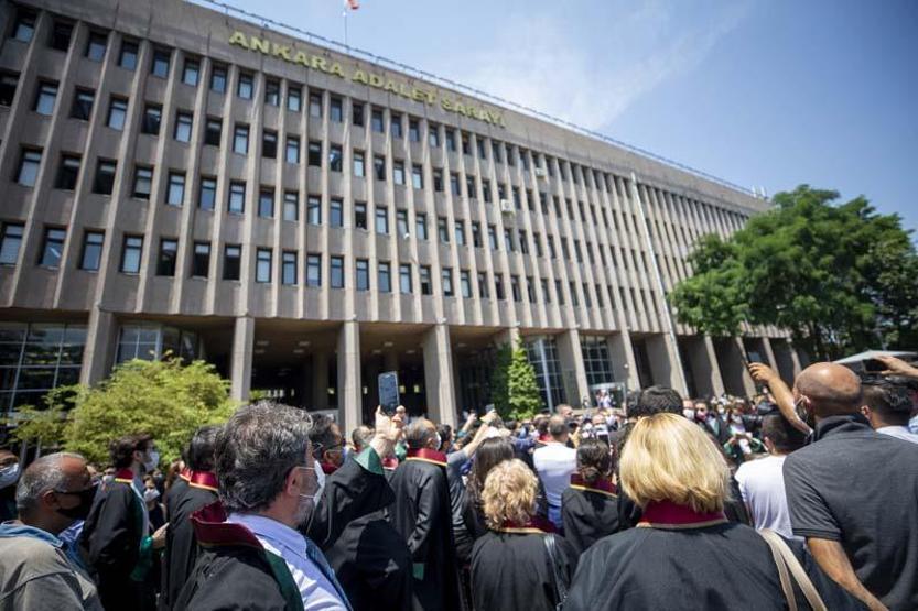Son dakika... Ankara Barosu avukatları çoklu baro düzenlemesini protesto etti