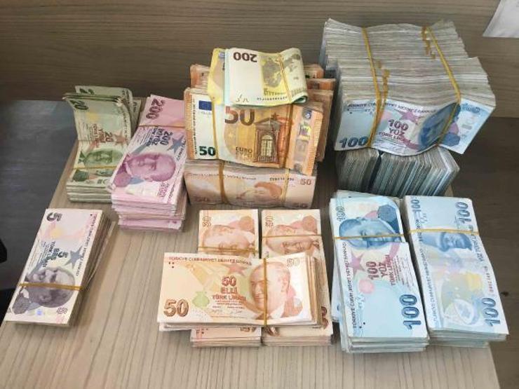 Son dakika... 550 bin TL çalan hırsızlar, kadın kıyafetiyle kaçmaya çalışırken yakalandı