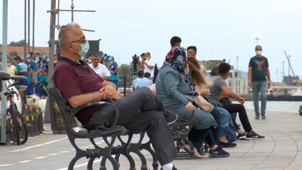 Son Dakika... Üsküdarda sahil boyunca çekirdek yiyene 61 lira ceza