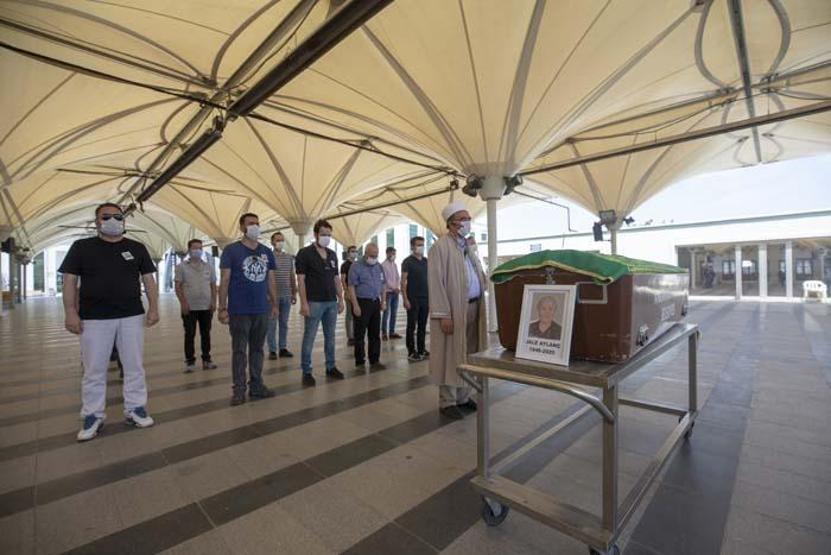 Son dakika Tiyatro ve sinema oyuncusu Jale Aylanç, son yolculuğuna uğurlandı